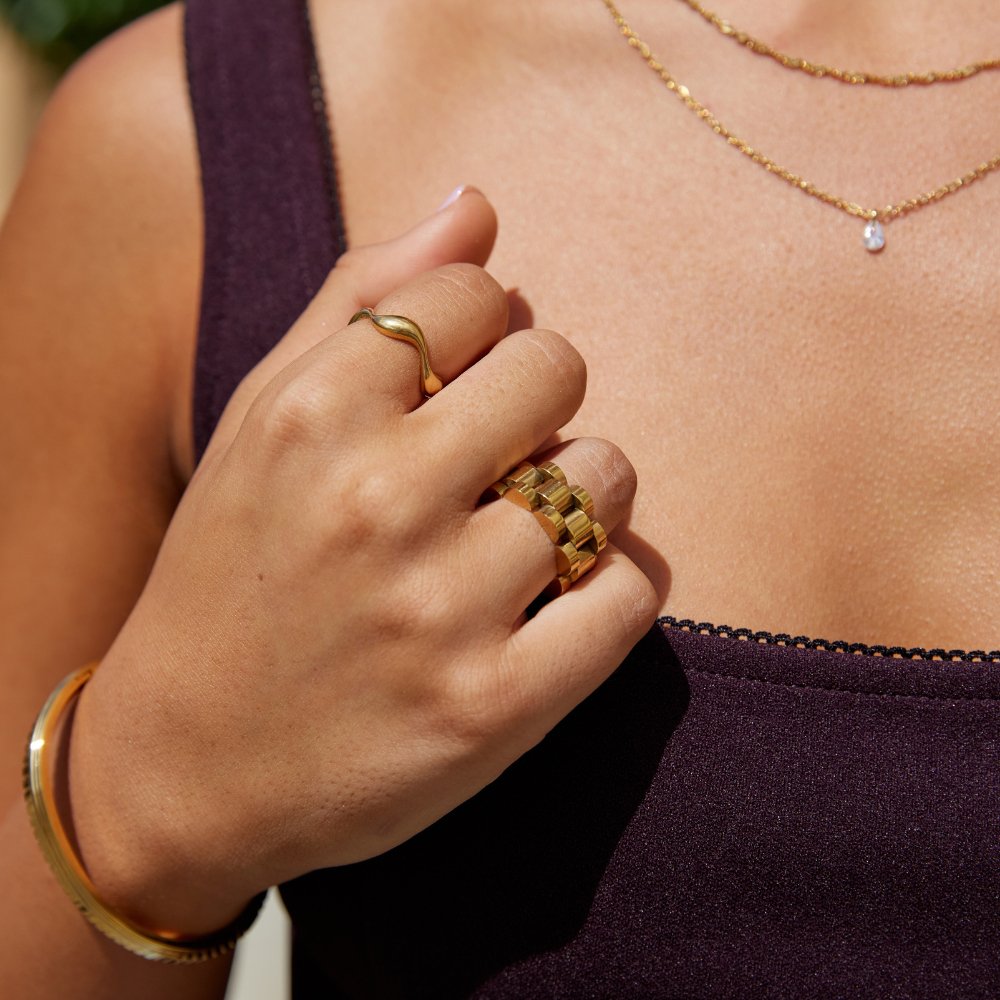 Aurelia | Women’s Open Band Ring | Wave Shape Gold Tone Everyday Jewellery-Ring-Eltrendio